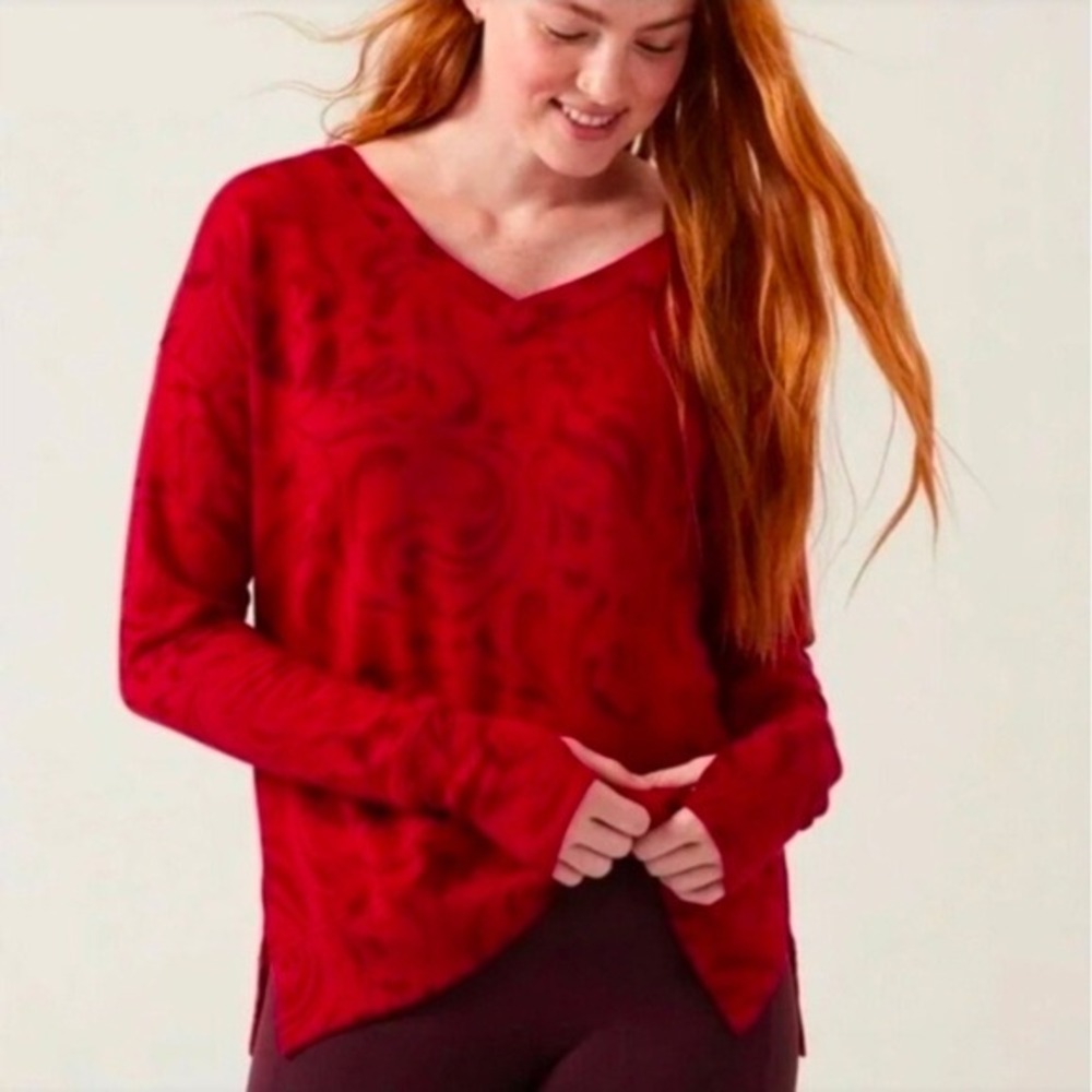 Athleta Coaster Luxe V-Neck Sweatshirt‎ Red Swirl Print Medium Tall 466896
